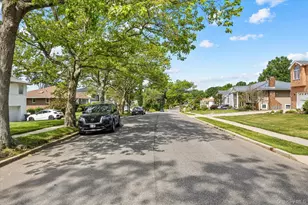 228 Robby Ln, Manhasset Hills, NY 11040 - Photo 39