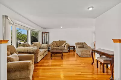 228 Robby Lane, Manhasset Hills, NY 11040 - Photo 5