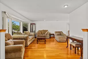 228 Robby Ln, Manhasset Hills, NY 11040 - Photo 5