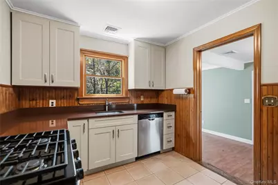 16 Ocean Avenue, Patchogue, NY 11772 - Photo 9