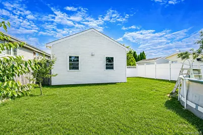 535 Outlook Avenue, West Babylon, NY 11704 - Photo 5