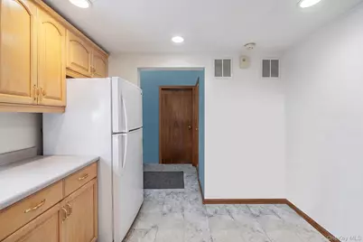 535 Outlook Avenue, West Babylon, NY 11704 - Photo 9