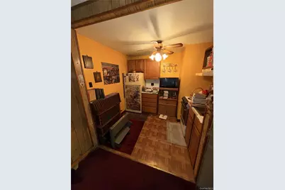 19 Surrey Lane, Levittown, NY 11756 - Photo 7