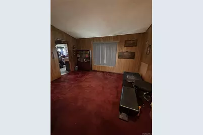 19 Surrey Lane, Levittown, NY 11756 - Photo 11
