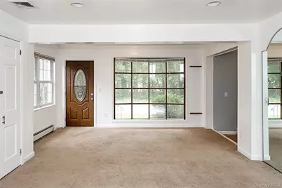 49 Red Ground Road, Roslyn Heights, NY 11577 - Photo 7