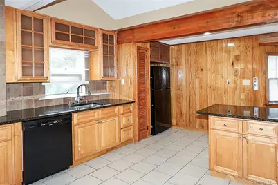 49 Red Ground Road, Roslyn Heights, NY 11577 - Photo 15