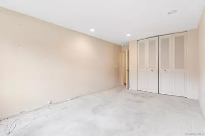 40 Stoner Avenue #1R, Great Neck, NY 11021 - Photo 17