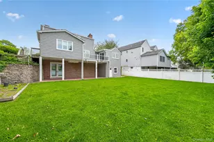 161 Greenway W, New Hyde Park, NY 11040 - Photo 19