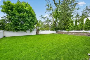 161 Greenway W, New Hyde Park, NY 11040 - Photo 21