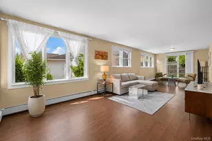 394 Warwick Rd, East Meadow, NY 11554 - Photo 5