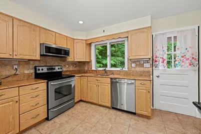 32 Lacona Road, Mahopac, NY 10541 - Photo 9