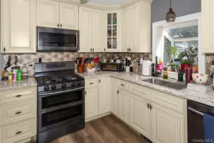 114 5th St, Lindenhurst, NY 11757 - Photo 3