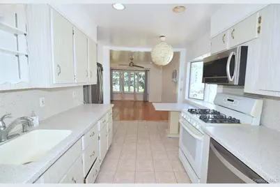 54 Camden Place, New Hyde Park, NY 11040 - Photo 7