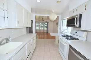 54 Camden Pl, New Hyde Park, NY 11040 - Photo 7
