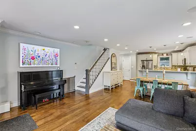 123 Stratford Avenue, Williston Park, NY 11596 - Photo 5