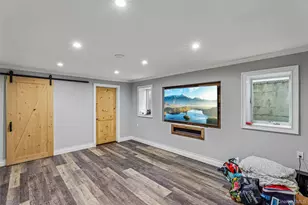 123 Stratford Ave, Williston Park, NY 11596 - Photo 17