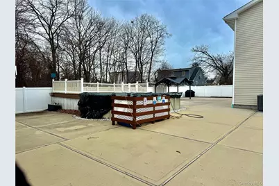 285 Daniel Street, Lindenhurst, NY 11757 - Photo 5