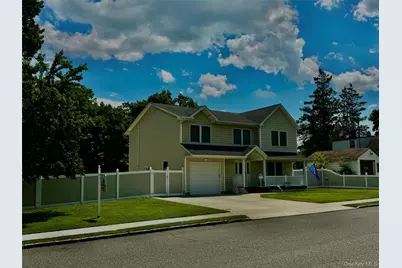 285 Daniel Street, Lindenhurst, NY 11757 - Photo 3