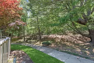 950 Skyline Dr, Coram, NY 11727 - Photo 31