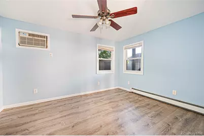 233 E Alhambra Avenue, Lindenhurst, NY 11757 - Photo 15