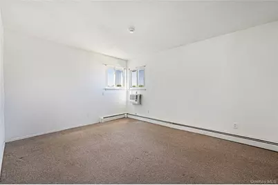 233 E Alhambra Avenue, Lindenhurst, NY 11757 - Photo 13