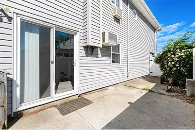 233 E Alhambra Avenue, Lindenhurst, NY 11757 - Photo 21
