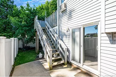 233 E Alhambra Avenue, Lindenhurst, NY 11757 - Photo 23
