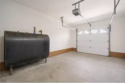 233 E Alhambra Avenue, Lindenhurst, NY 11757 - Photo 25