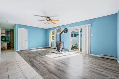 233 E Alhambra Avenue, Lindenhurst, NY 11757 - Photo 17