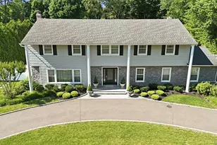 9 Vannina Pl, Huntington, NY 11743 - Photo 3