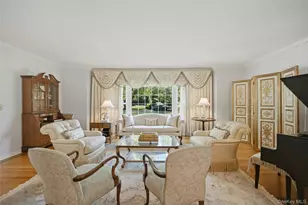 9 Vannina Pl, Huntington, NY 11743 - Photo 13