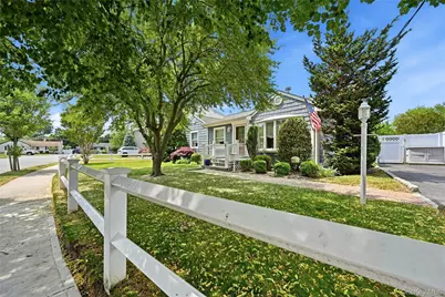 4 Bacon Lane, Babylon, NY 11702 - Photo 3