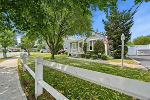 4 Bacon Ln, Babylon, NY 11702 - Photo 3