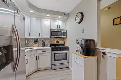 61-12 69th Street #2M, Middle Village, NY 11379 - Photo 9