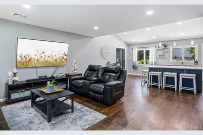 39 Tanglewood Drive, Smithtown, NY 11787 - Photo 5