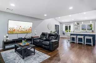 39 Tanglewood Dr, Smithtown, NY 11787 - Photo 5