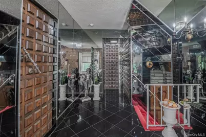 52-04 Redfield Street, Douglaston, NY 11362 - Photo 5
