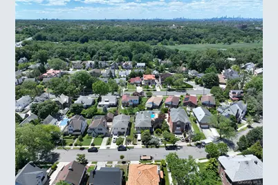 52-04 Redfield Street, Douglaston, NY 11362 - Photo 43