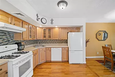 71-34 162nd #3, Fresh Meadows, NY 11365 - Photo 3