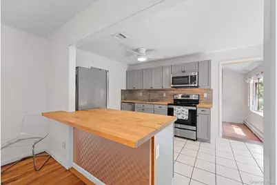 25 Harvey Lane, Ronkonkoma, NY 11779 - Photo 7