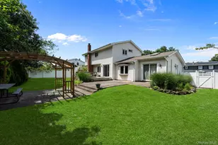 25 Harvey Ln, Ronkonkoma, NY 11779 - Photo 3