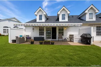 7 Summerfield Lane S #7, Aquebogue, NY 11901 - Photo 5