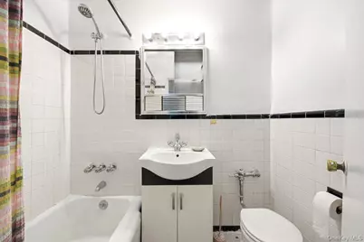 66-10 Thornton Place #2E, Rego Park, NY 11374 - Photo 15