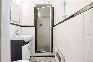 66-10 Thornton Pl, Rego Park, NY 11374 - Photo 19