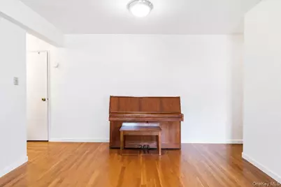 66-10 Thornton Place #2E, Rego Park, NY 11374 - Photo 5