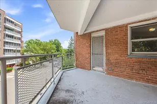 66-10 Thornton Pl, Rego Park, NY 11374 - Photo 11