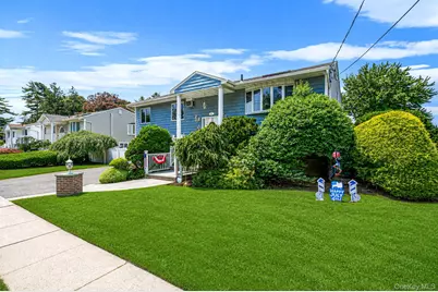 1000 Oakfield Avenue, North Bellmore, NY 11710 - Photo 5