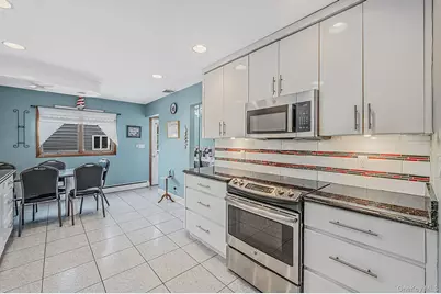 1000 Oakfield Avenue, North Bellmore, NY 11710 - Photo 15