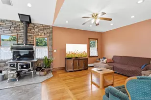 2185 Sycamore Ave, Ronkonkoma, NY 11779 - Photo 23