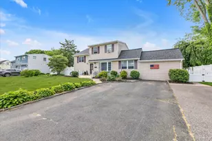31 Sherwood Dr, East Islip, NY 11730 - Photo 25